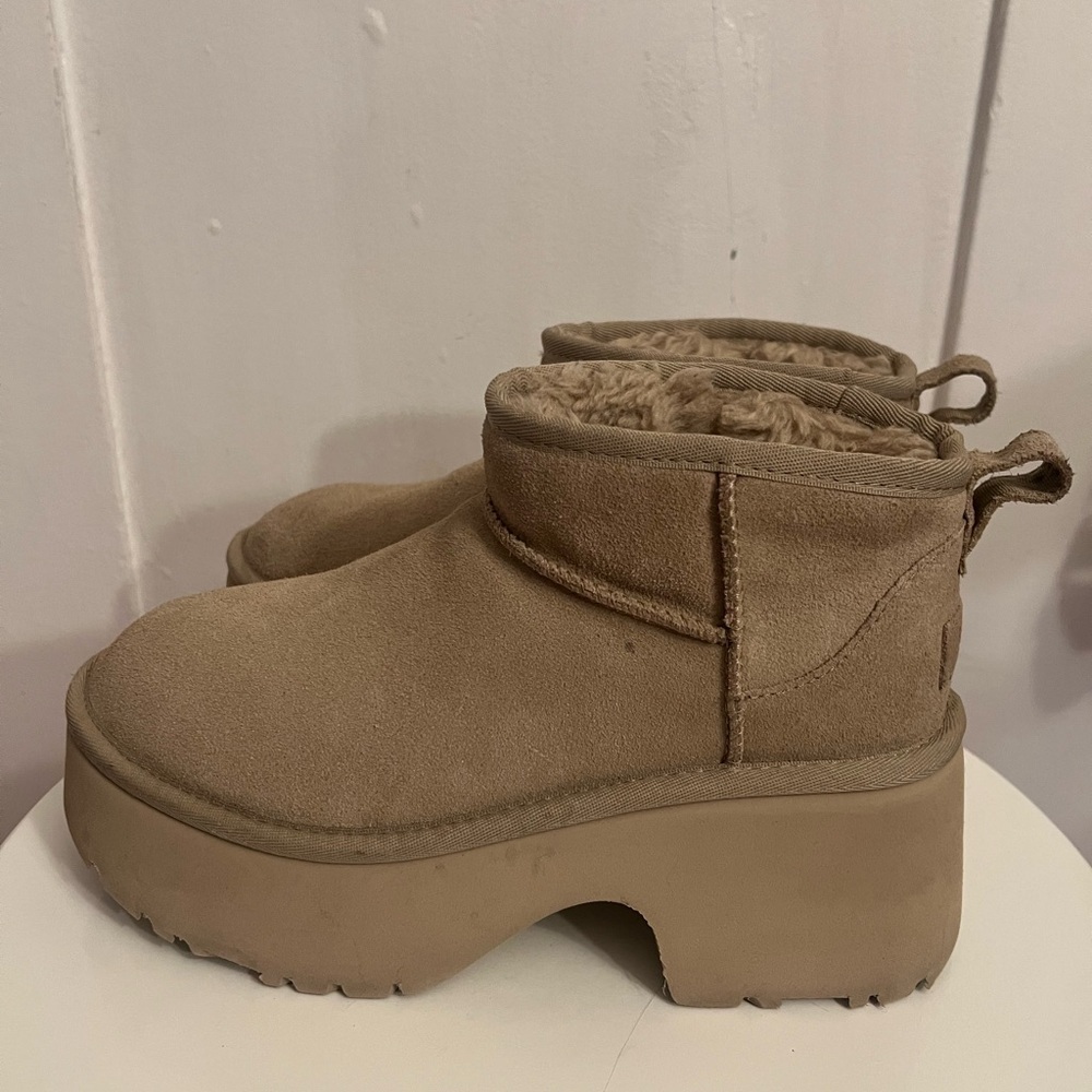 UGG Women’s Ultra Mini New Heights Platform Boot. Size 7.